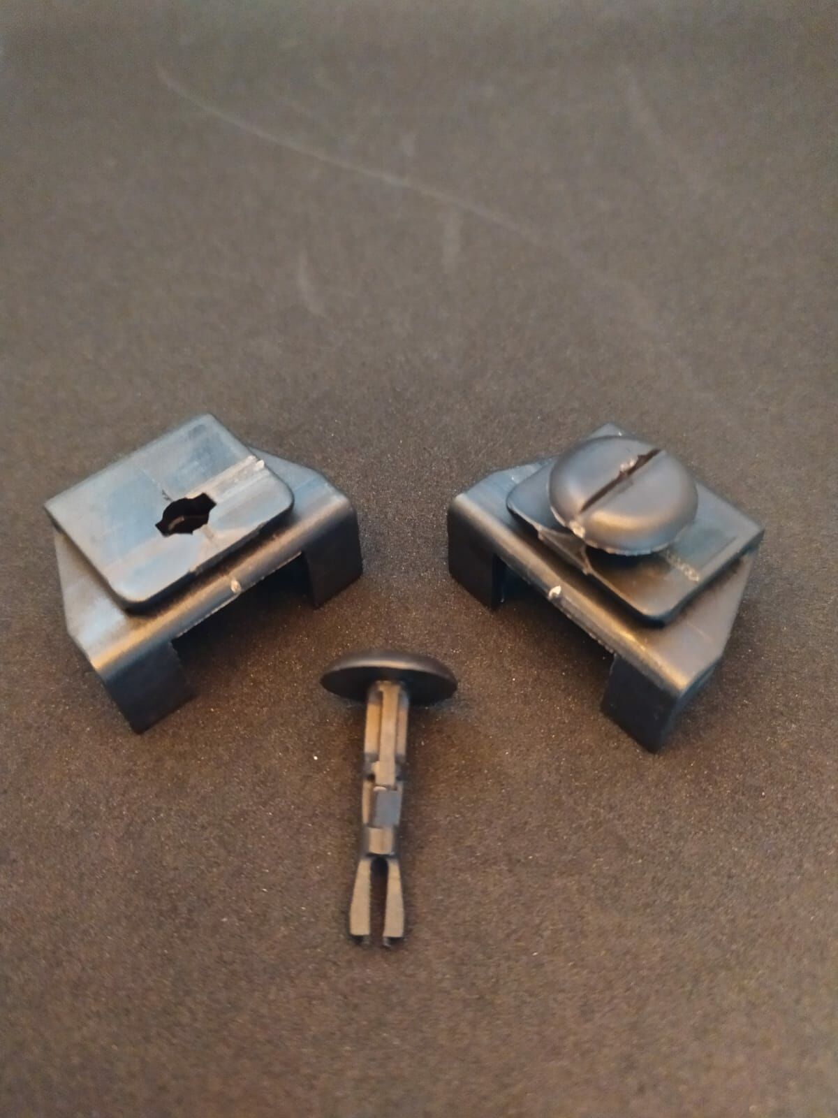 Toyota - Tampon Bağlantı Ayağı [53879-58010]